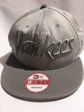 NEW ERA 9FIFTY SNAPBACK HAT. NEW YORK YANKEES. GRAY.