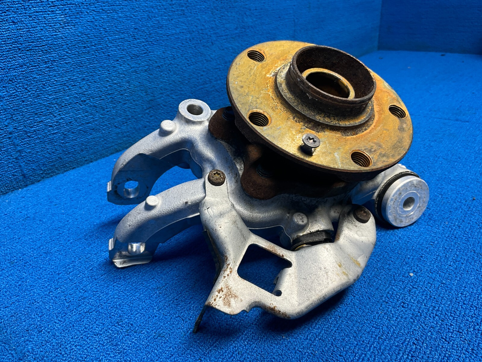 2006 - 2012 BENTLEY CONTINENTAL GTC REAR LEFT SPINDLE KNUCKLE OEM