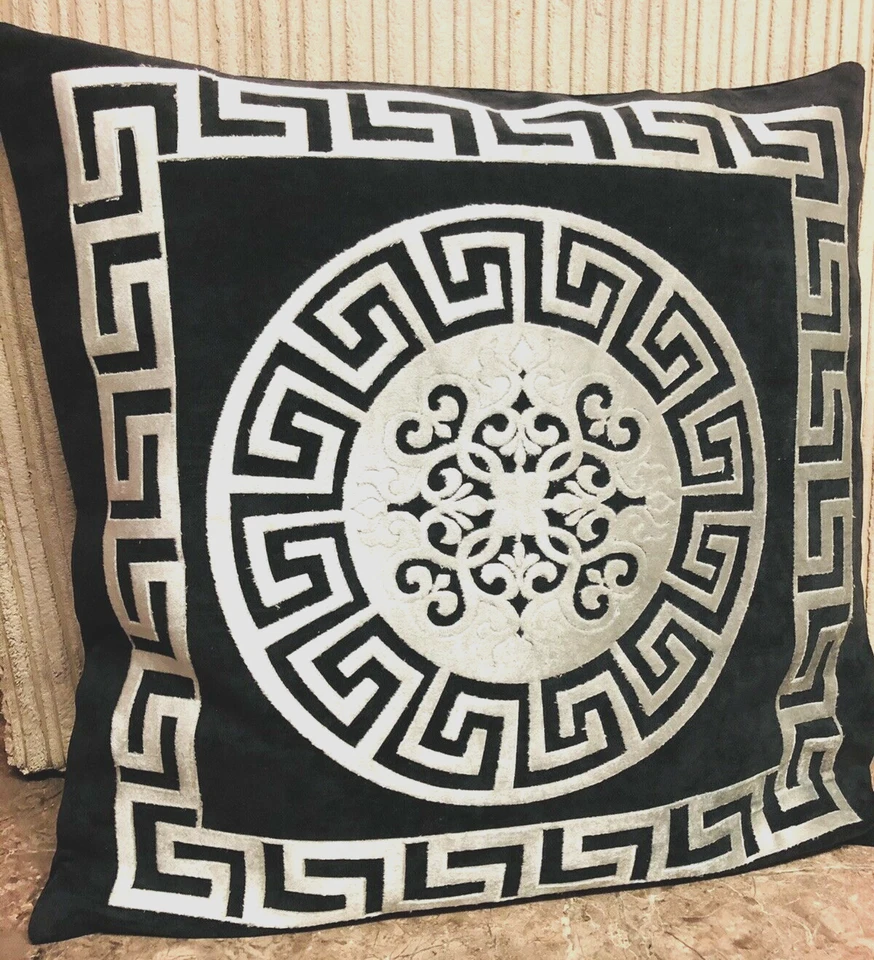 Funda de almohada decorativa barroca negra y plateada con llaves griegas/círculo fronterizo Foto 2 de 4