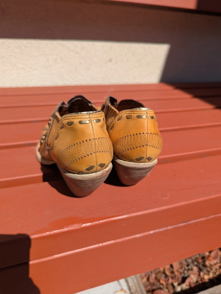 Botas de mujer estilo occidental Bcbg para niñas talla 6 de EE. UU. Foto 2 de 4