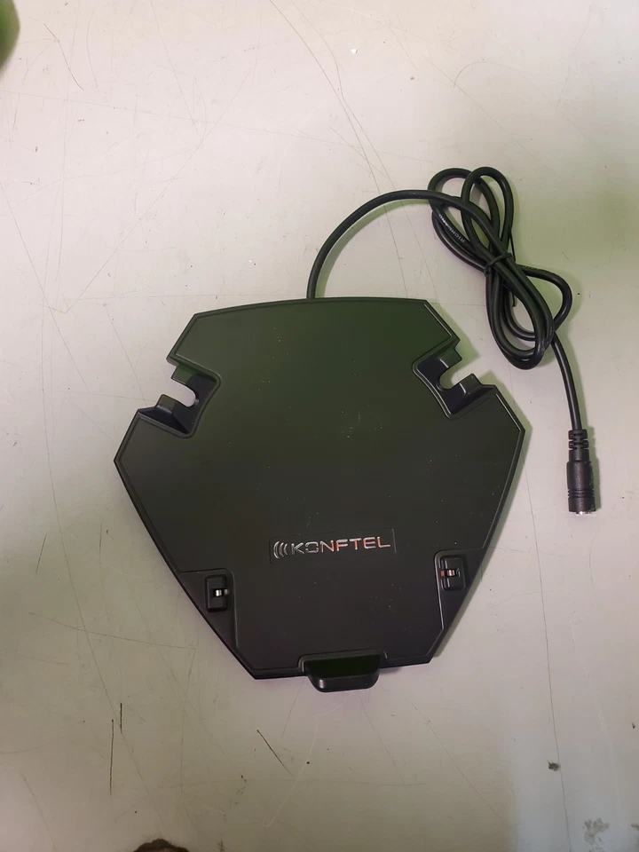 Teléfono de conferencia inalámbrico Konftel 300Wx con adaptador de CA de estación base DECT analógico Foto 4 de 4