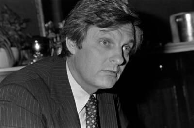 Actor Alan Alda being interviewed Film Star Movie Star Old Photo 4