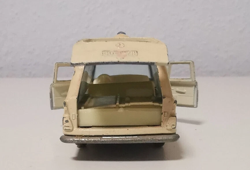Matchbox King Size No.K 6 Mercedes Binz Ambulanz ohne Trage und Patient ohne OVP - Bild 3 von 4