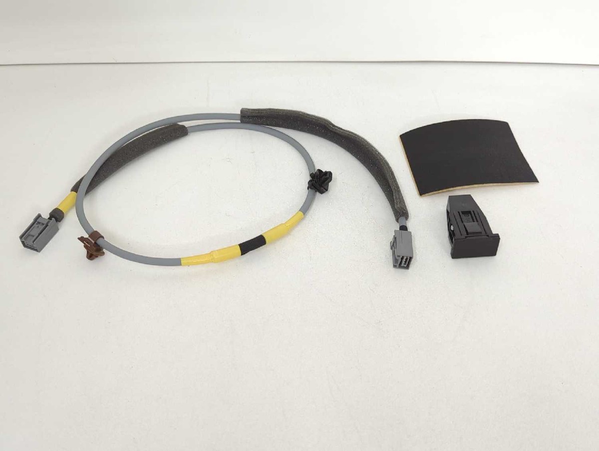 【みっちー②】 New OEM Genuine Mitsubishi USB Adapter Kit 2016-2017 i-Miev