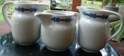 Porcelaine de Schonwald (Allemagne) 3 pots à lait ou chocolat blanc cannelé - Photo 1/4