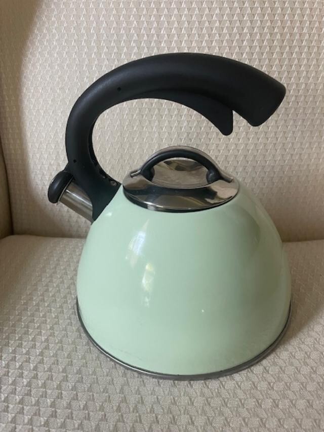 Kettle Green Whistle C Handle  2.0 Quart
