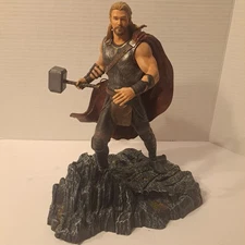 Diamond Select Gallery Marvel Thor Ragnarok: Thor PVC Statue *NO BOX*  