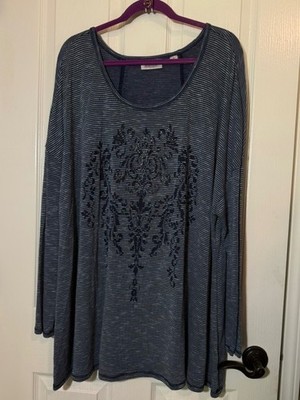 AVENUE WOMEN'S SIZE 26/28 LONG SLEEVE BLUE STRIPED SCOOP NECK STUD LEAF PATTERN