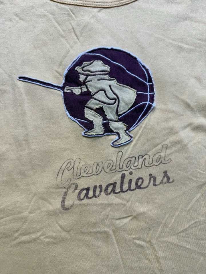 Винтажная женская футболка Cleveland Cavaliers 20 - Изображение 2 из 4