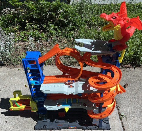 Hot Wheels Ultimate Garage Track Play Set Eating Dragon Plastic cars notincluded