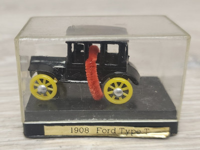Vintage AHI Japan 1908 Ford Type T 1:87 Scale Model Miniature Diecast Car & Case