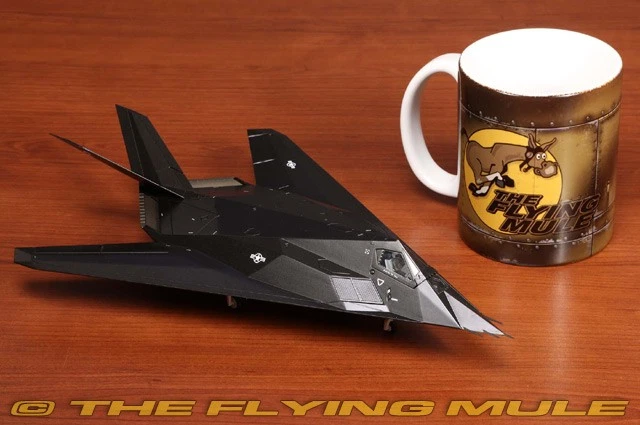 Hobby Master 1:72 F-117A Nighthawk ВВС США Dark Knights #84-0809 - Изображение 4 из 4