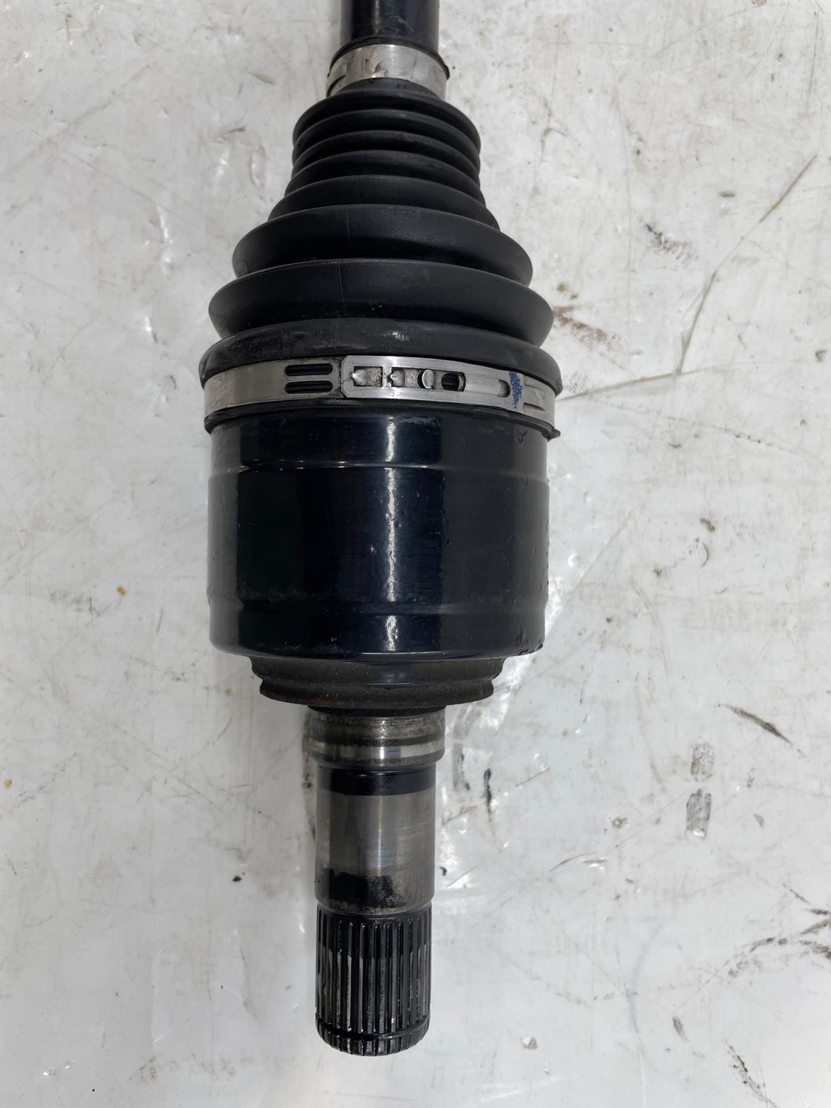 2014 Maserati Quattroporte S RH Passenger Rear CV Axle With Axle Nut 06700054530