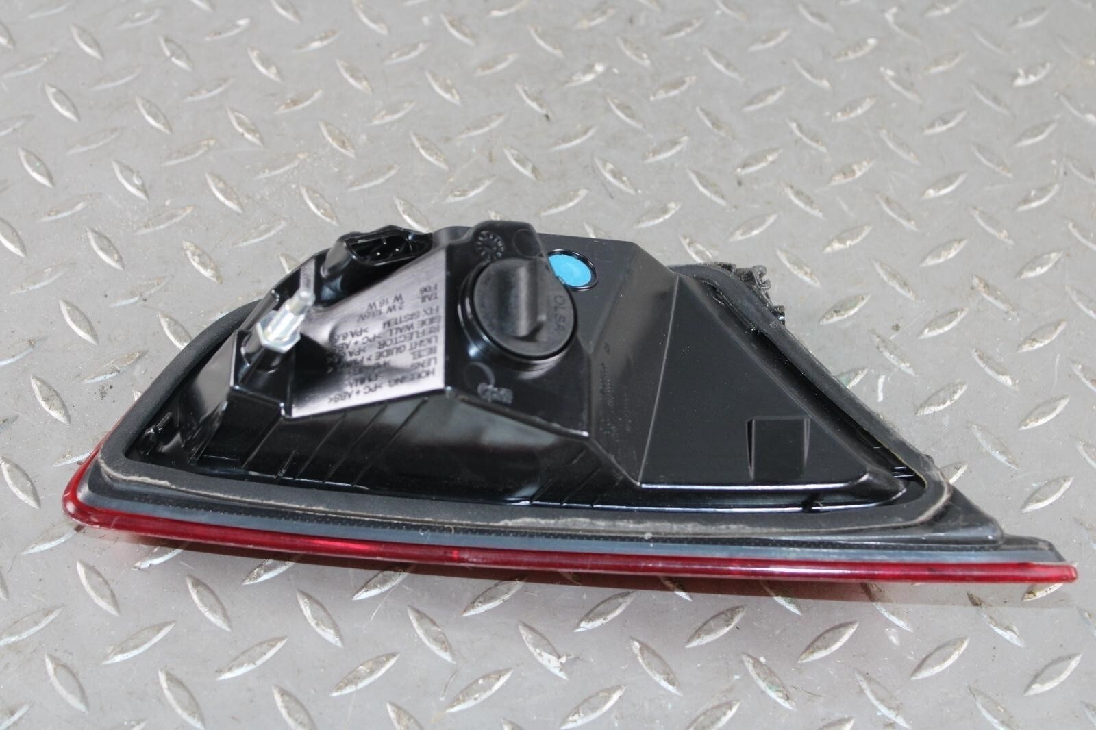 14-19 Ghibli Decklid Mounted Passenger Side RH Taillight Tail Light Lamp Lens OE
