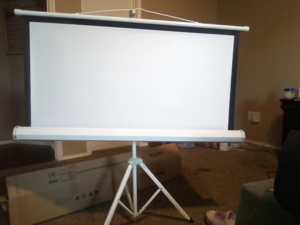 50 inch pyle projector screen - Image 2 of 2
