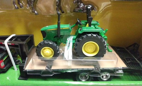 TOMY Ertl ~ John Deere Hauling Set w/ Truck, Trailer, 5075E Tractor and Horses - Picture 5 of 12
