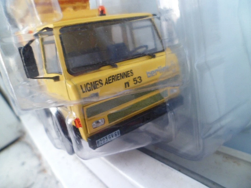 Berliet 620 KB "Lignes aériennes" - 1/43 - Photo 3/4