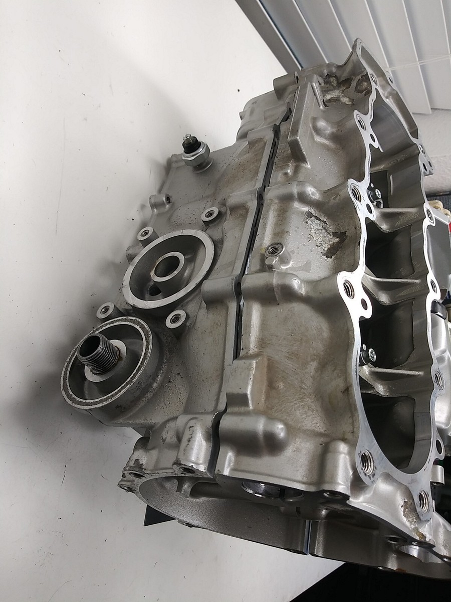ルイ６袋 05 06 Kawasaki ZX6R ZX 636 Engine Motor Crankcase Block Free