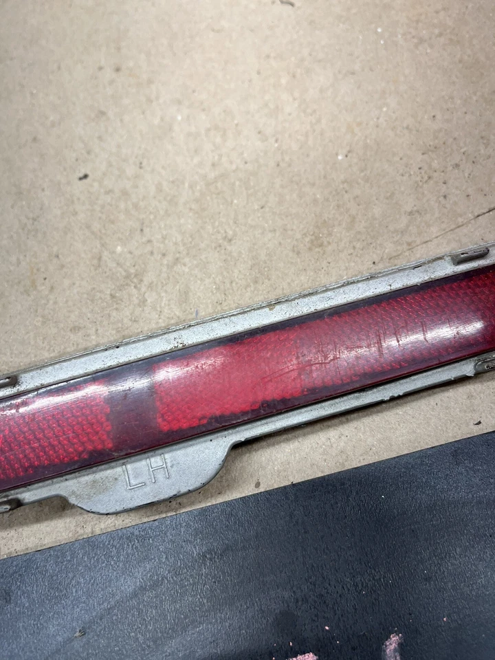 Luz marcadora trasera 1980 81 85 89 Cadillac Fleetwood Brougham Deville OEM arañazos Foto 2 de 4