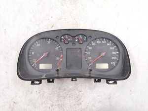 VW GOLF IV 1J1 Kombiinstrument 1035100002 1.90 Diesel 85kw 2002 34650354
