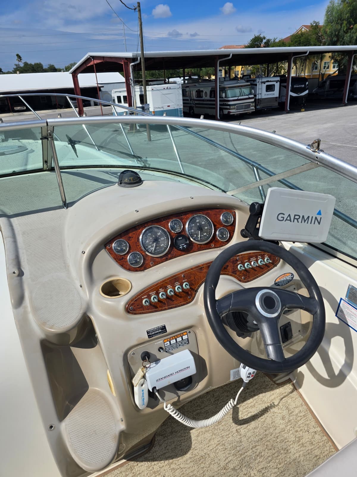 2001 MAXUM SCR 27 FT POWER BOAT