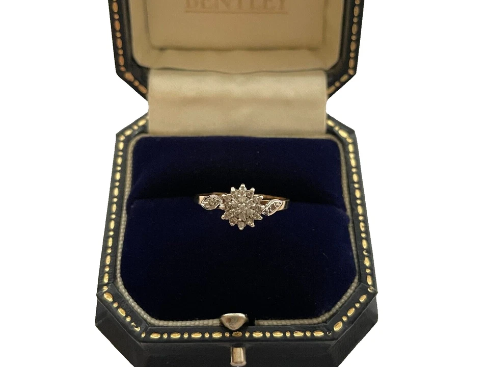 Anillo de diamantes 1993 oro de 9 quilates anillo con racimo de diamantes anillo vintage de oro - talla L 1/2 Foto 2 de 4