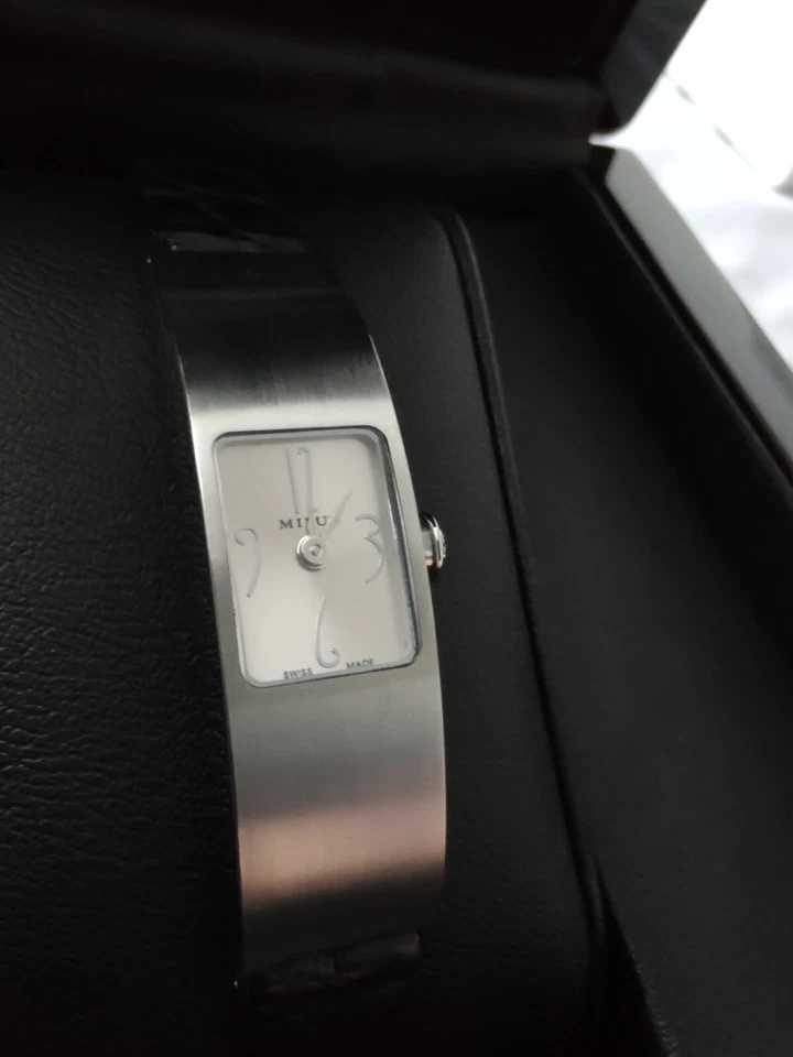 Reloj para mujer Milus Eridana ERI004 acero inoxidable rectangular cuero hecho en Suiza Foto 2 de 4