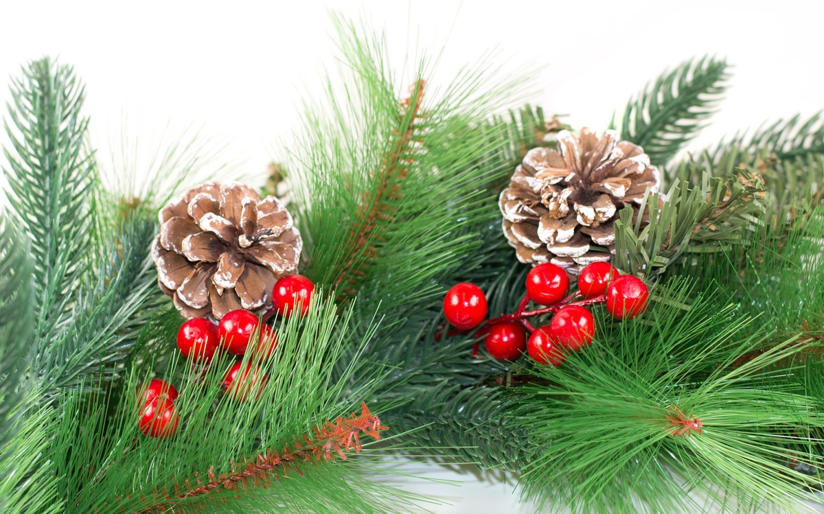 Knstlicher Tannenkranz 50cm Weihnachtskranz Adventskranz mit Zapfen und  Beeren | eBay