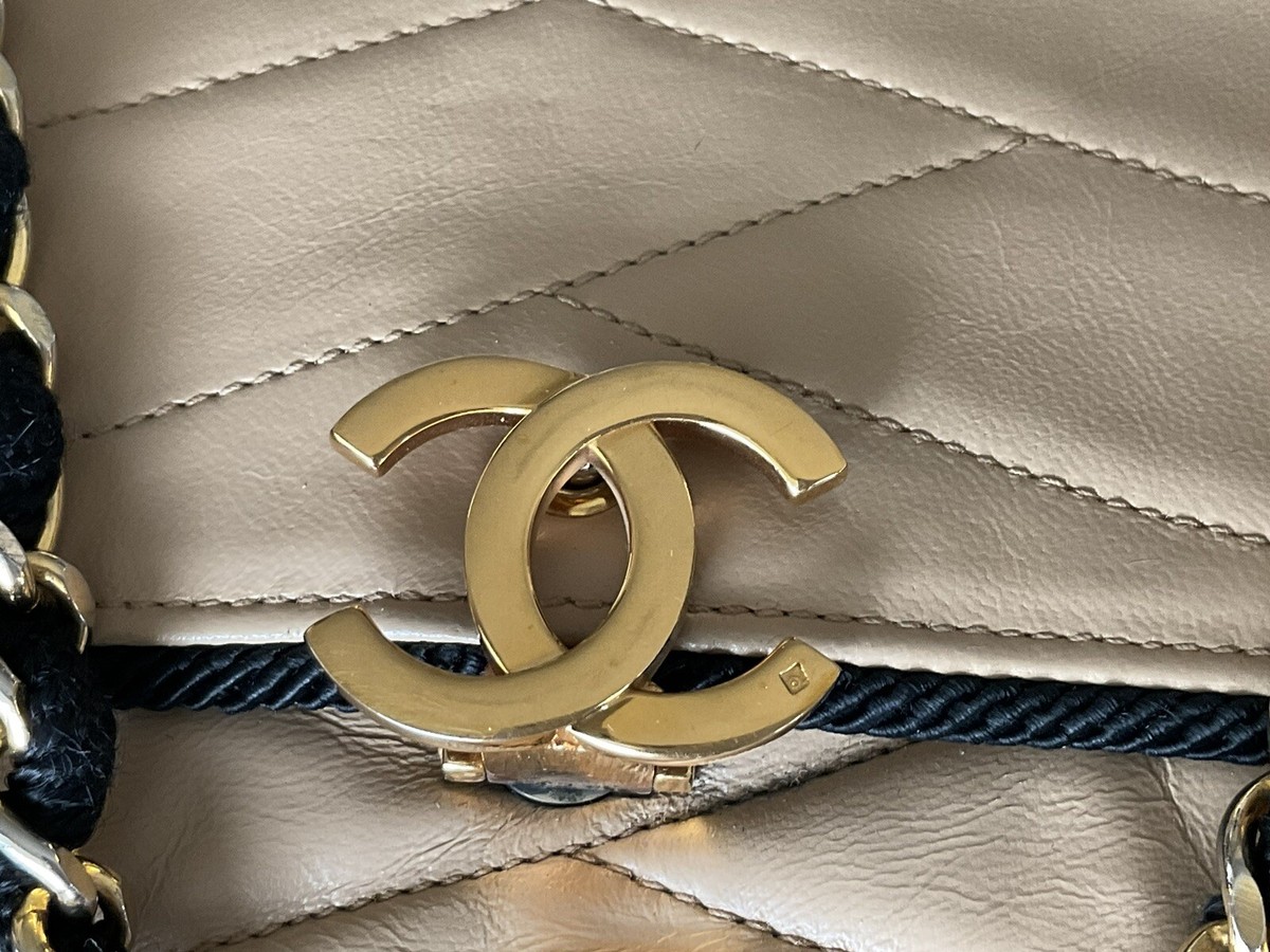 AUTH 80's CHANEL Tan Black Trim Wavy Stitch Classic 2.55 AUTH 80's CHANEL Tan Black Trim Wavy Stitch Classic 2.55