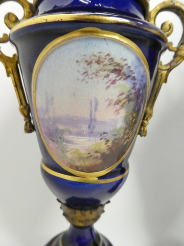 LIMOGES PORCELAIN POTTERY PAINTED CLASSICAL CAMEO SCENES DECORATIVE MANTLE URNS - Picture 10 of 17
