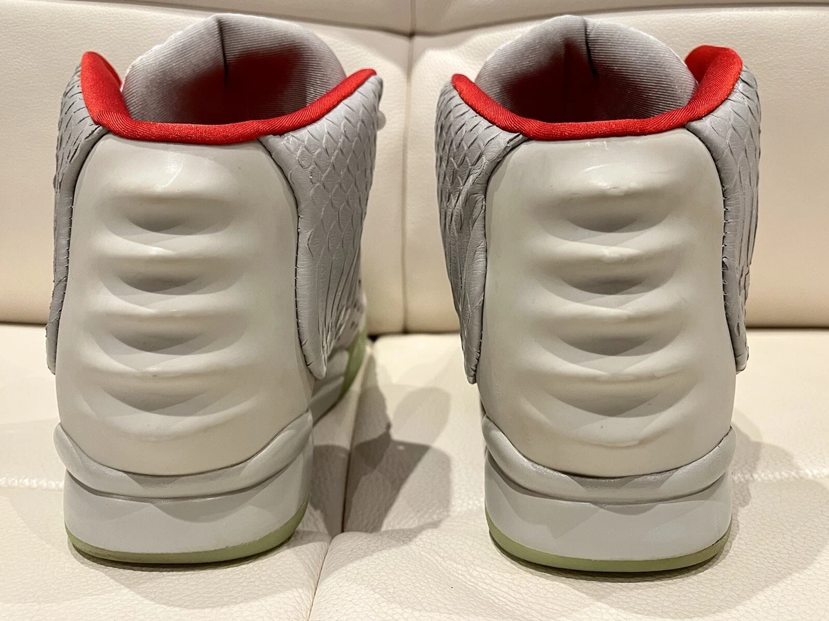 Air yeezy 2 clearance platinum real vs fake