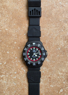 TAG Heuer フォーミュラ1383.513ブラックレッド NEW TAG Heuer 383.513 Midsize Formula 1 Series Quartz Watch Black