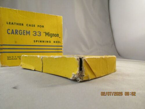 Mulinello da Pesca Vintage Mignon Cargem 33 Custodia in Pelle Solo Usato discrete condizioni - Foto 2 di 10