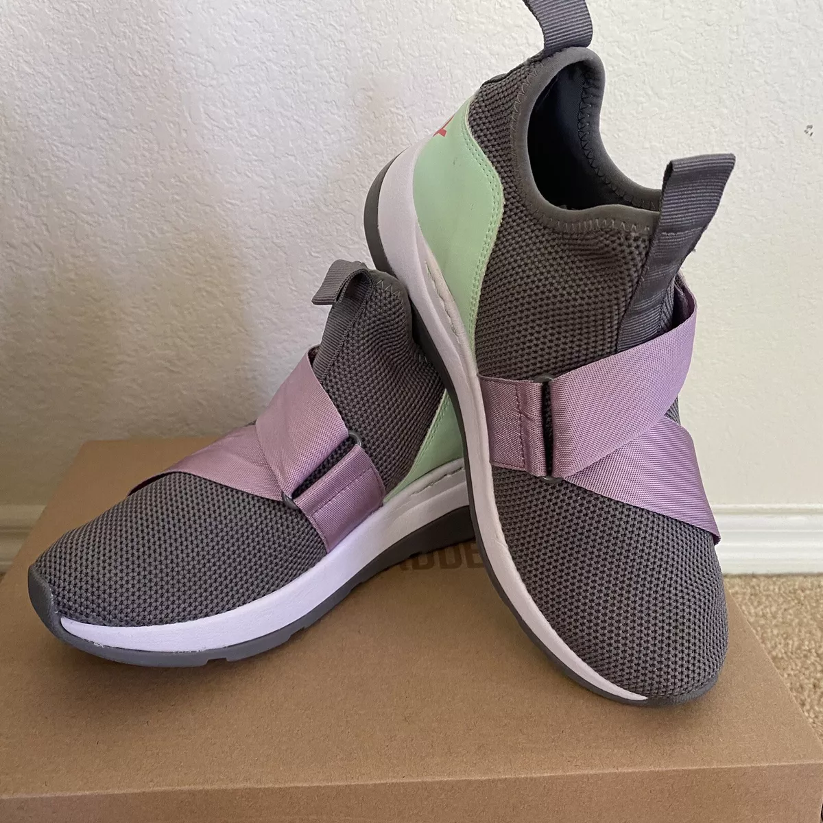Dkny clearance sneakers uk