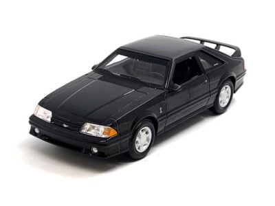1993 Ford Mustang SVT Cobra   Black Diecast 1:24 Scale Model - Maisto 32906BK