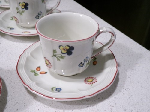VILLEROY BOCH PETITE FLEUR LOT OF 9 DEMITASSE CUPS AND SAUCERS - Picture 3 of 7