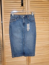 Calvin Klein NWT Blue Jean Skirt Size 2 Knee Length, Zipper Closure