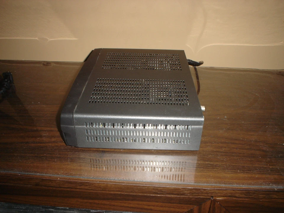 Hughes Network Systems DirecTV Plus SD Satellite Receiver HIRD-E1 - NOT WORKING - Image 4 of 4