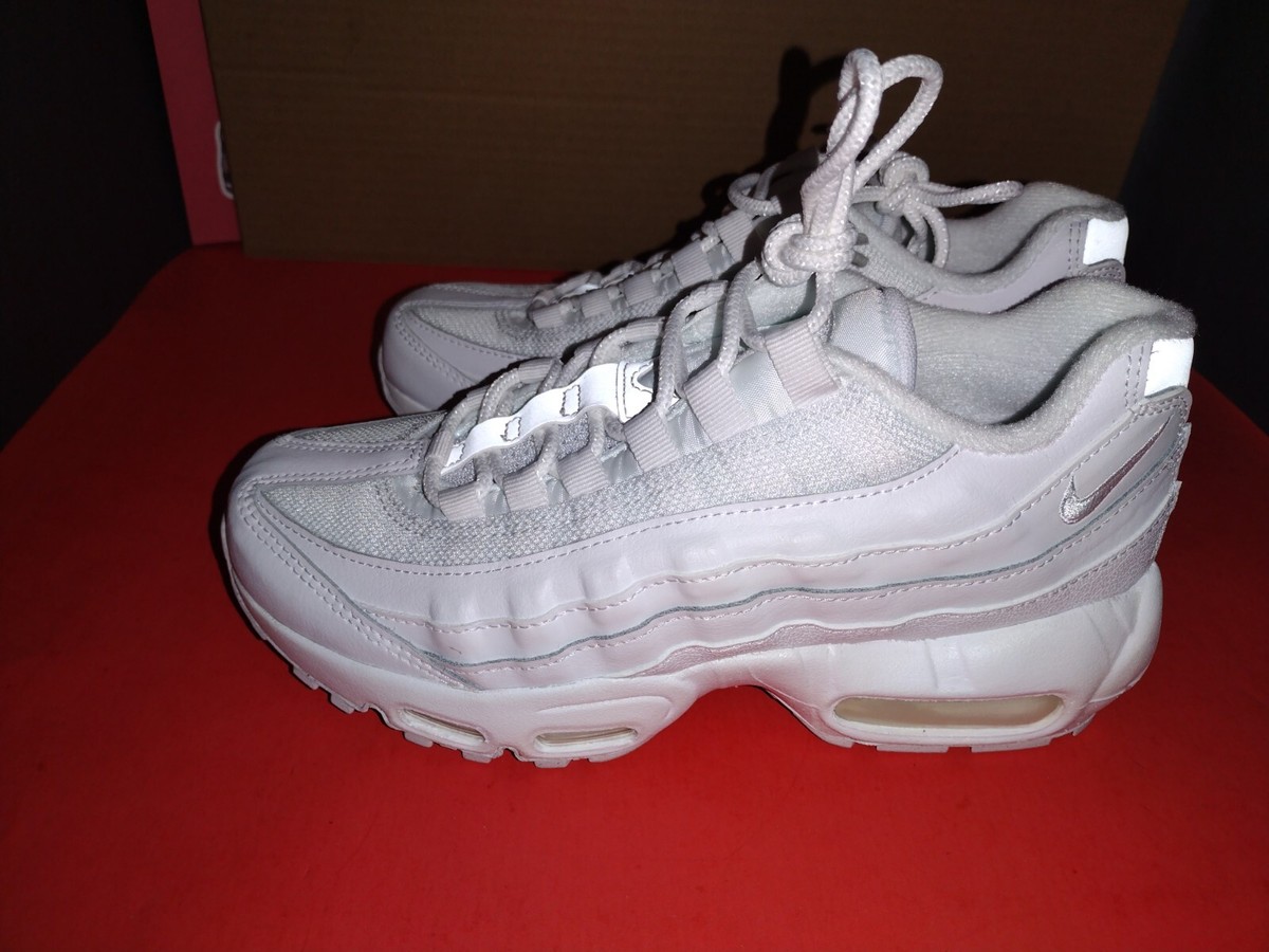 Nike Air Max 95 Recraft GS Triple White Retro CJ3906-100 Nike Air Max 95 Recraft GS Triple White Retro CJ3906-100