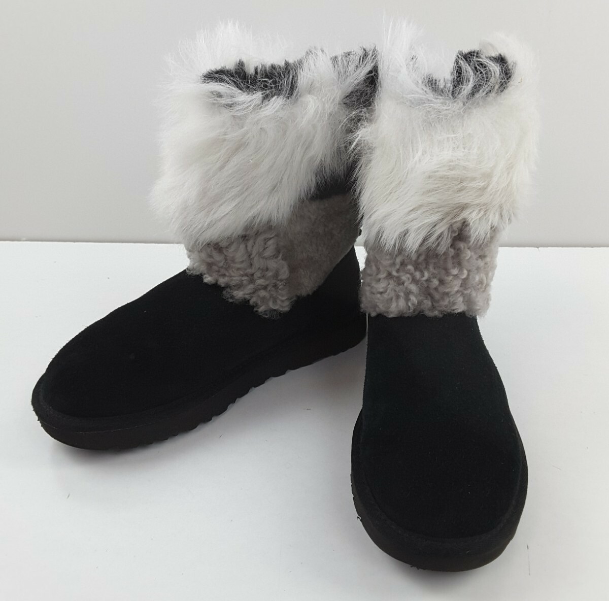 Ugg Australia Women's Patchwork Fluff Classic Sho… - image 3