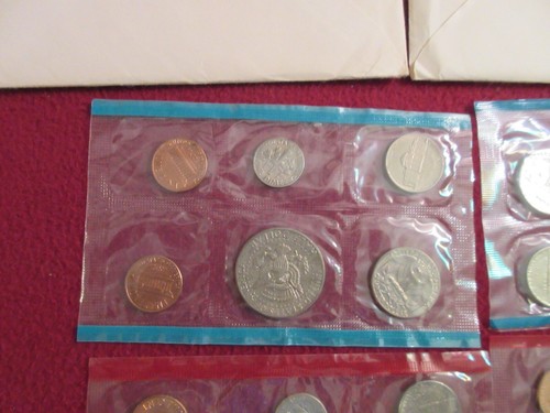1971 & 1972 P&D Mint Sets with Brilliant Uncirculated US Coins & Envelopes - Picture 7 of 10