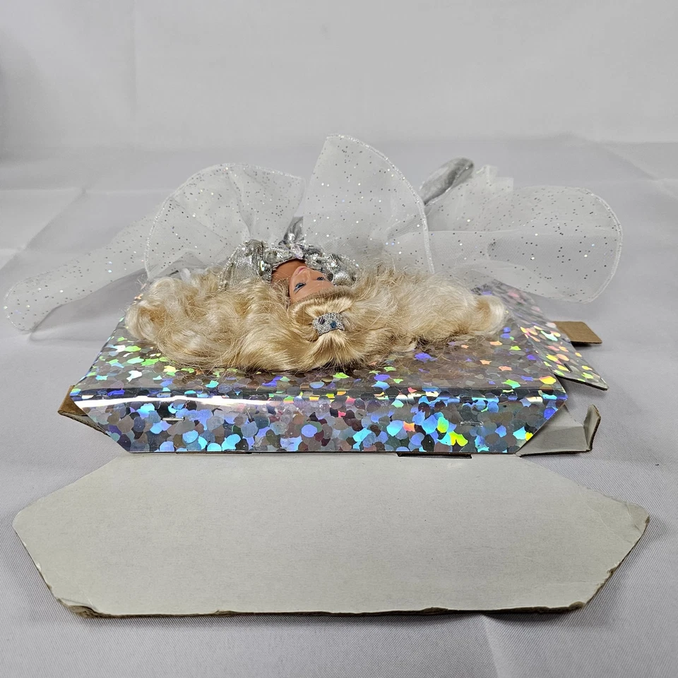 Happy Holidays Barbie Doll Special Edition Vintage 1992 Crystal & Silver READ⬇ - Image 4 of 4