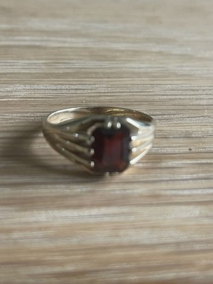 100 % echter 9k massiver Gelbgold 1,75 Smaragd Granat Siegelring Größe u 1/2