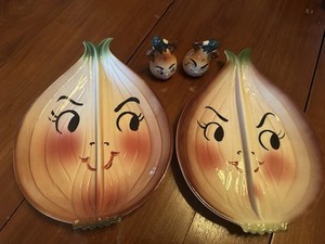 2 1950s DeForest California Onion Divided Dish Serving Plate & Matching S & P