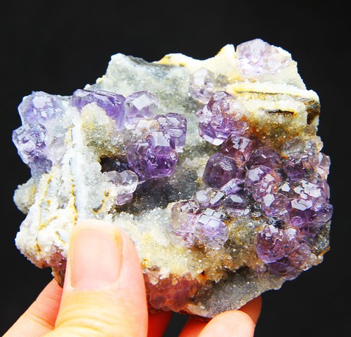 Muestra de fluorita polimorfa púrpura natural 214 g de Fujian, China - Imagen 12 de 16