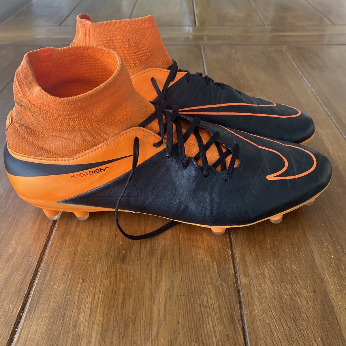 nike boots size 10