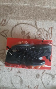 vapormax plus rosse