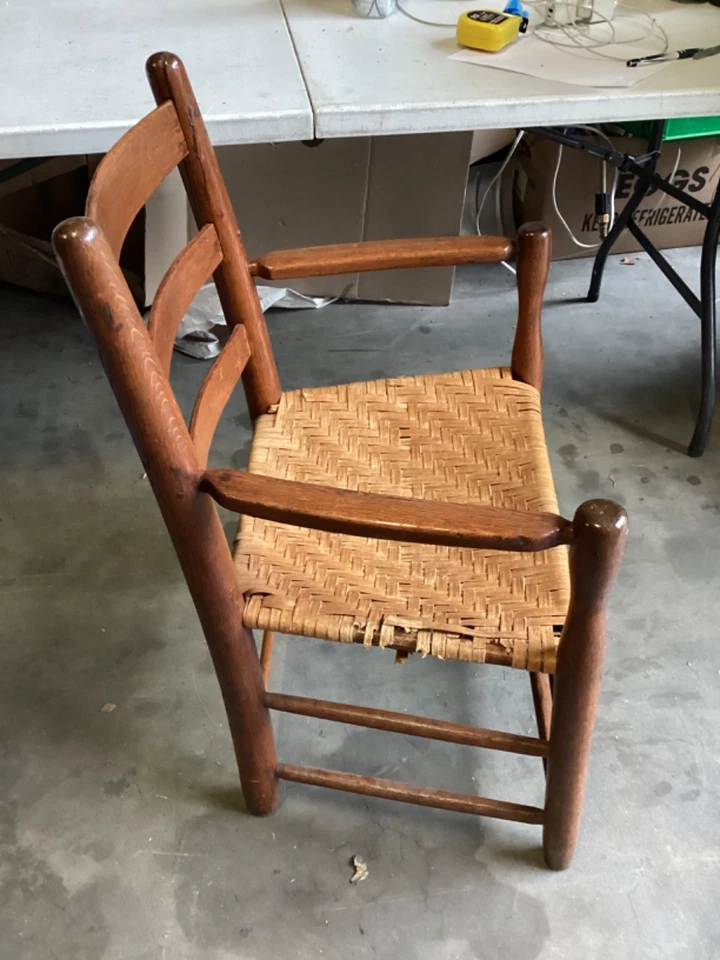 Antiguo sillón tejido con respaldo de escalera para niños americanos tempranos necesita TLC Foto 3 de 4