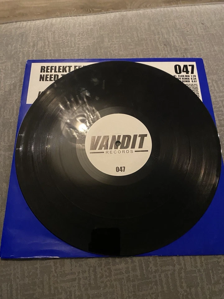 Vinyl - Image 3 of 4