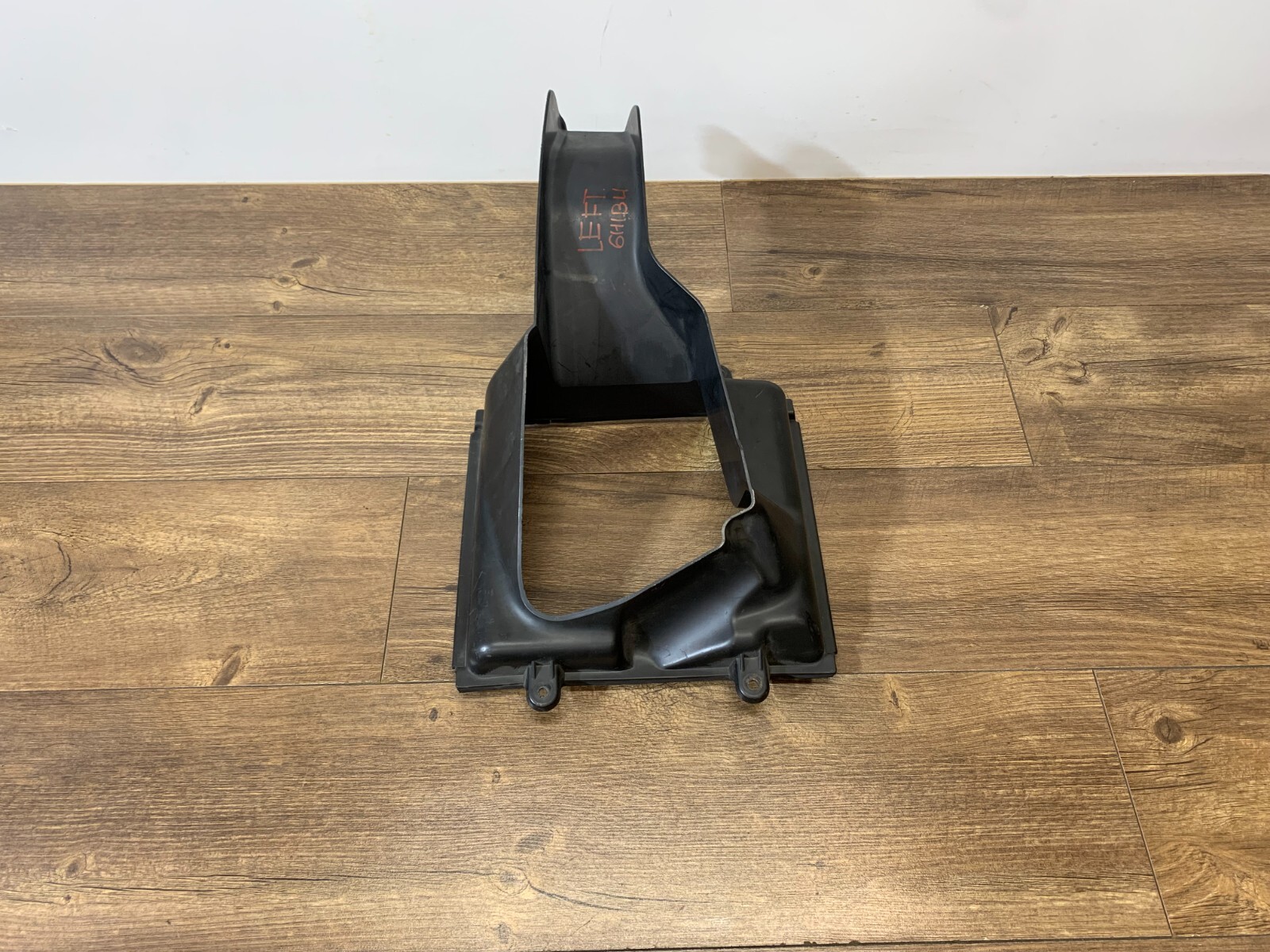 2014-2019 Maserati Ghibli Front Air Intake Duct Shroud Left Side 670004140